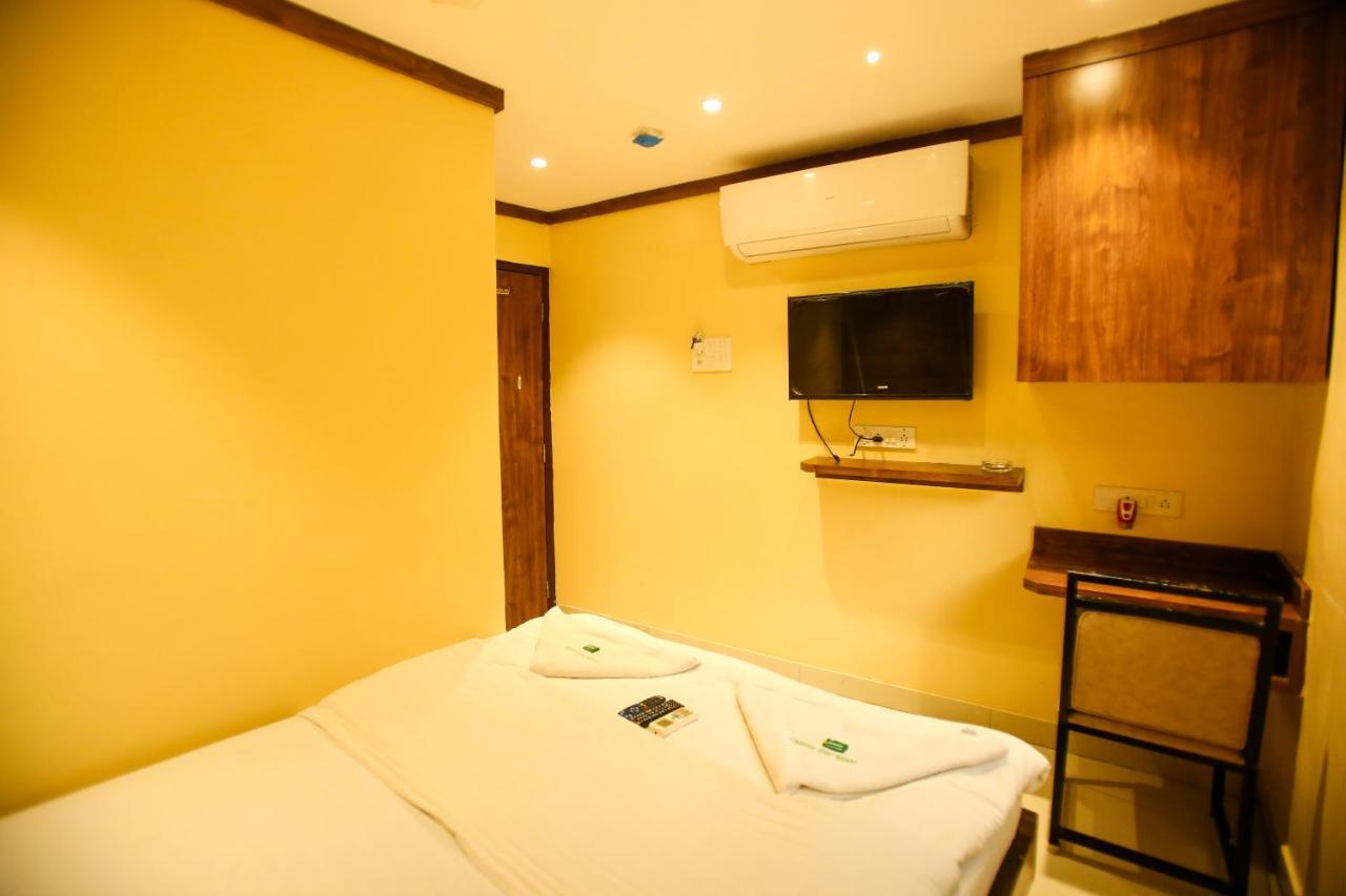 Garden Creek Residency - Near To Mumbai International Airport Hotel Exterior photo