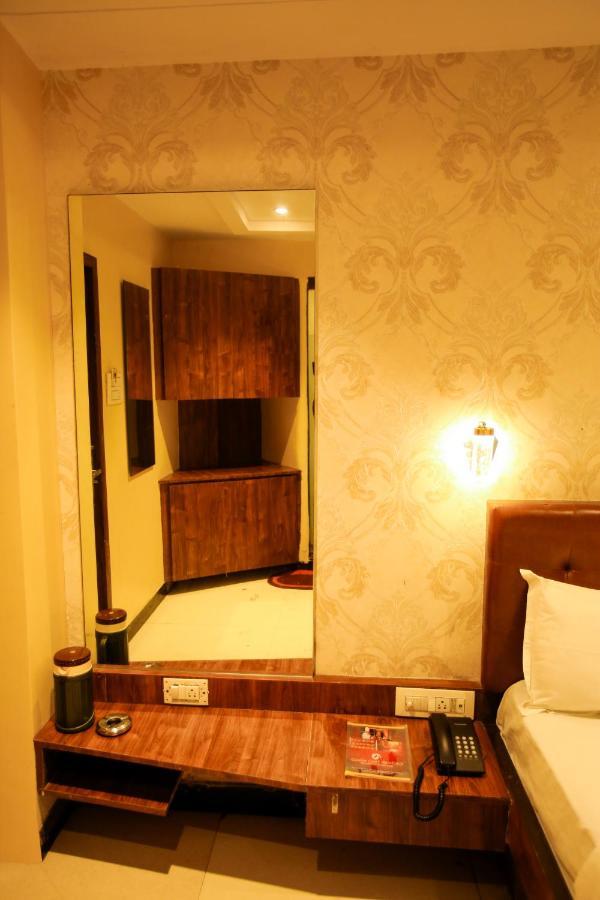 Garden Creek Residency - Near To Mumbai International Airport Hotel Exterior photo